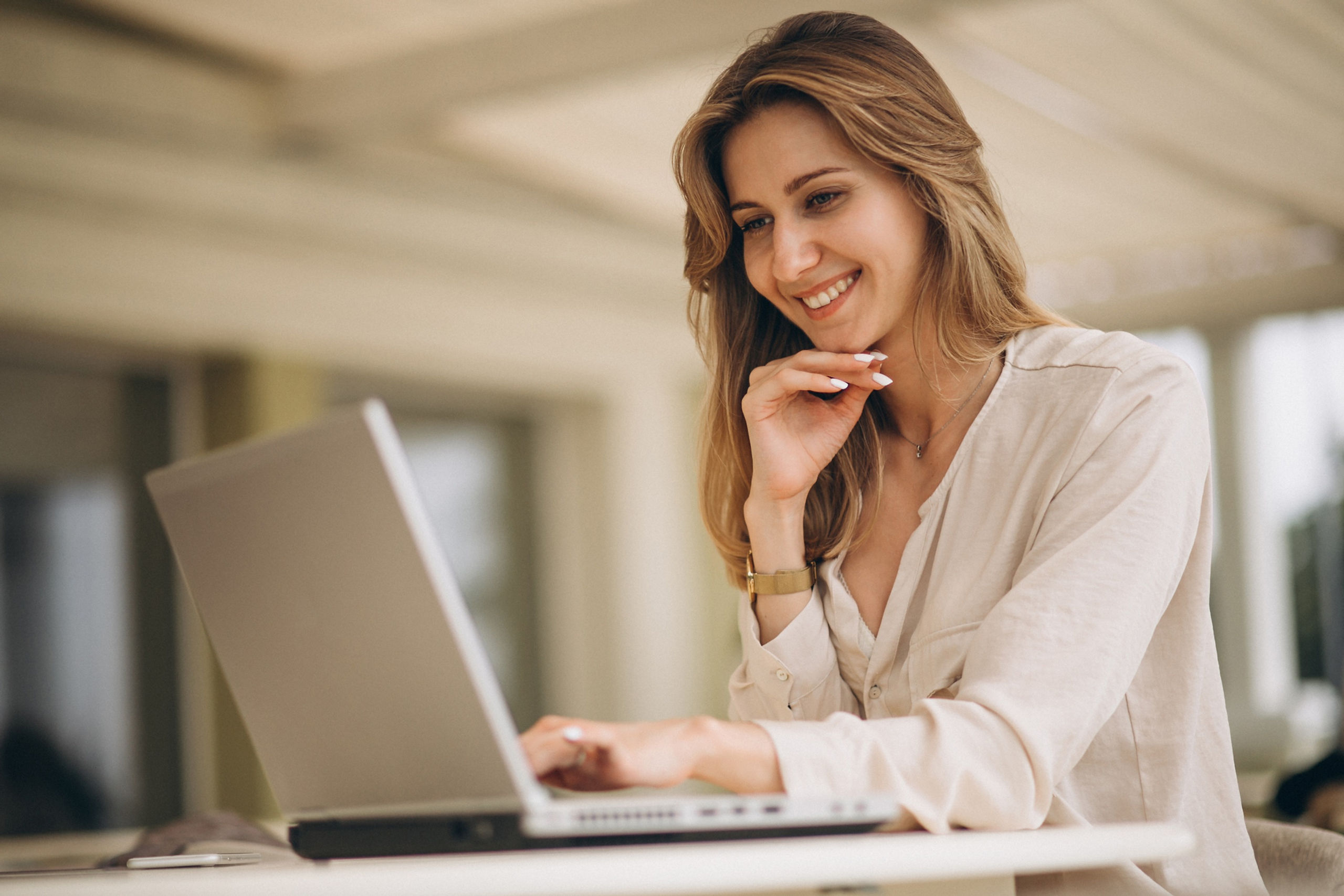portrait-business-woman-working-laptop_edited.jpg